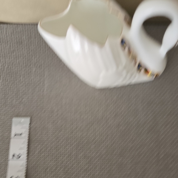 Royal Tara Ireland White Swan Fine Bone China Vase with Gold Accents Handmade - Picture 7 of 11